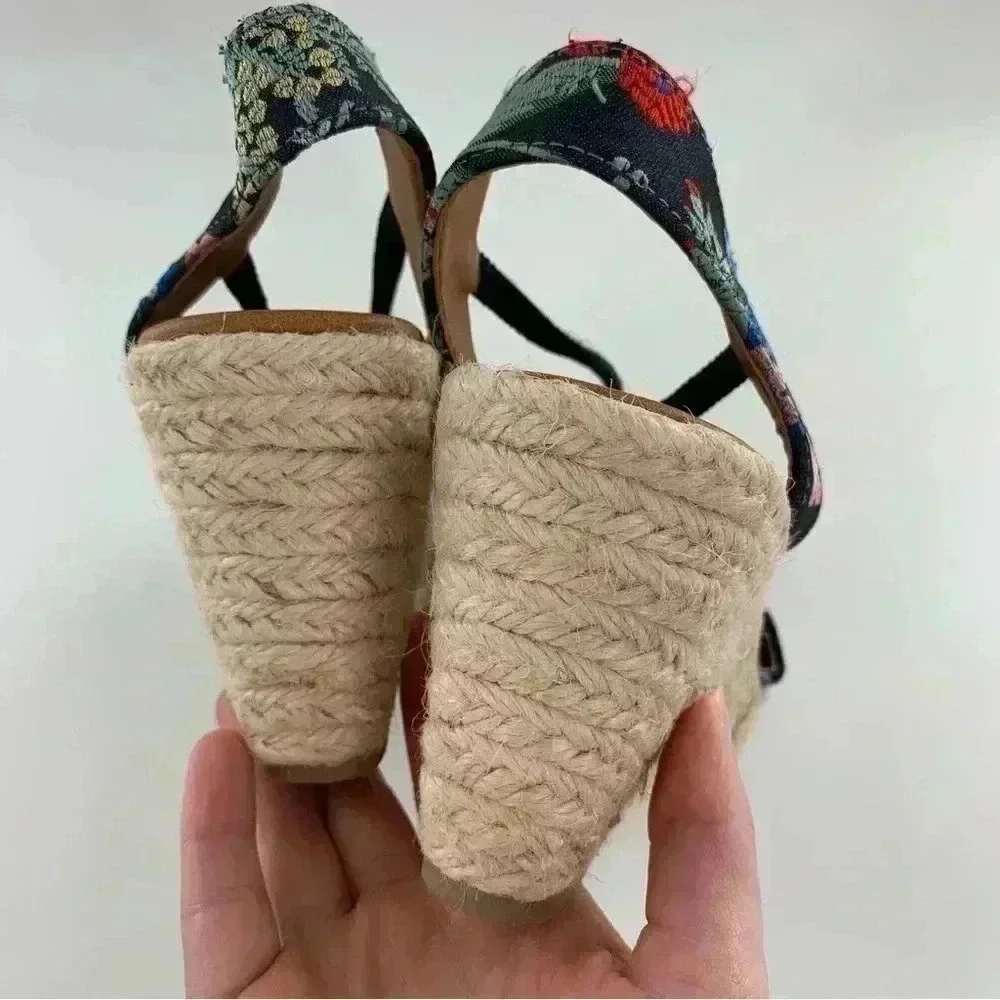City classified womens espadrilles size 6 multicolored canvas floral wedges